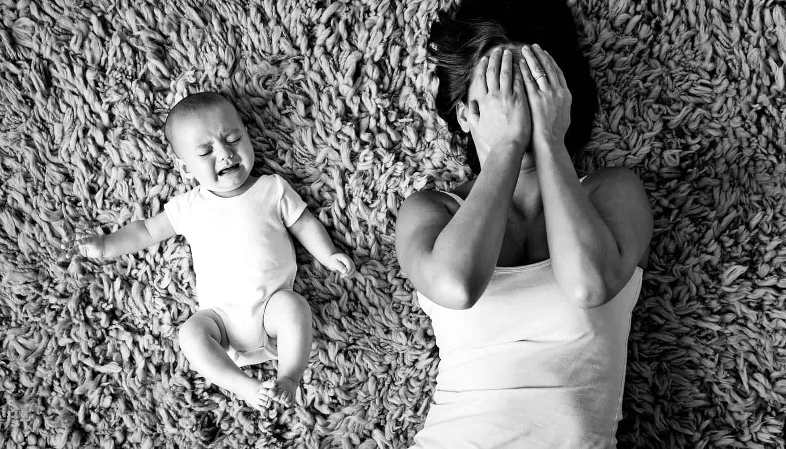 اكتئاب مابعد الولادة: أعراضه و علاجه
